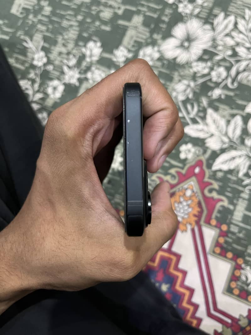 Apple iPhone 15 5