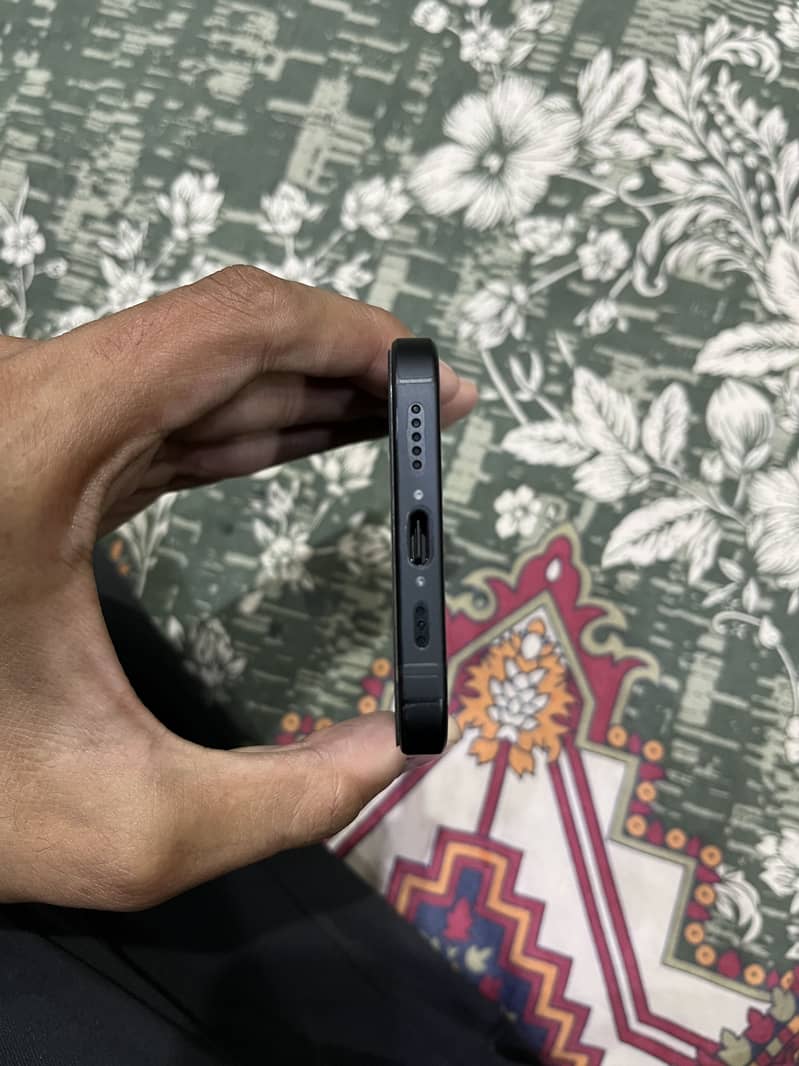 Apple iPhone 15 6