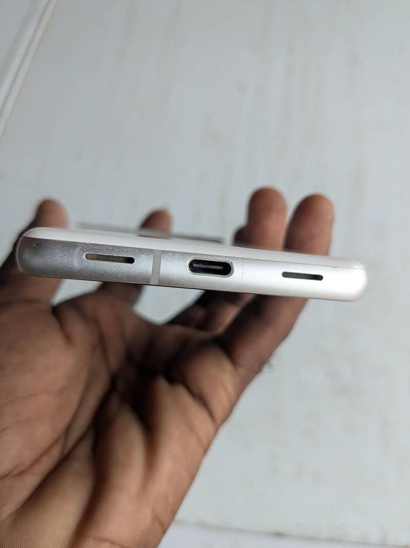 Google Pixel 7a 2