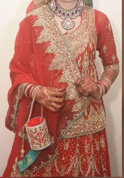 bridal lahenga with jewelery