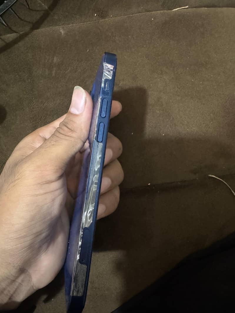 iPhone 12 0