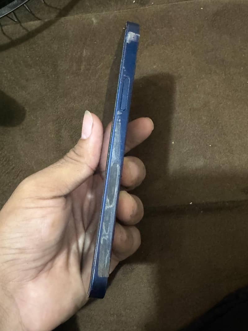 iPhone 12 4