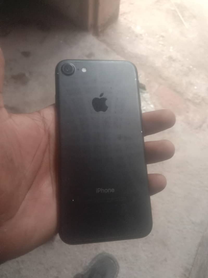 Apple iPhone 7 1
