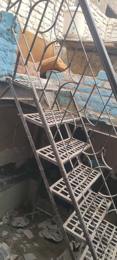 Iron stairs 9 or 10 angle iron stairs with 09 steps