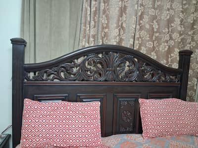 WoodenSolidKingSizeBedForSalewith2SideTables&FreeSpringMattress