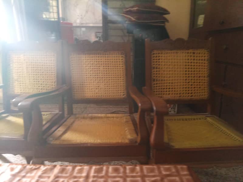 4 chairs 0