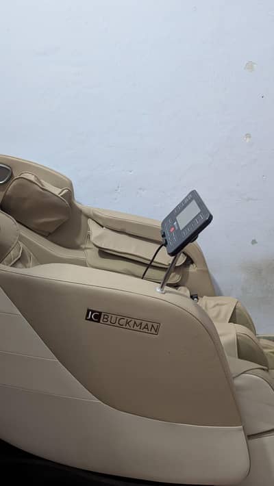 JC Buckman RefreshUs Full Body Massage Chair