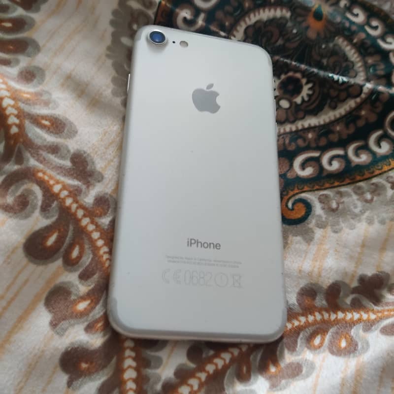 Apple iPhone 7 1