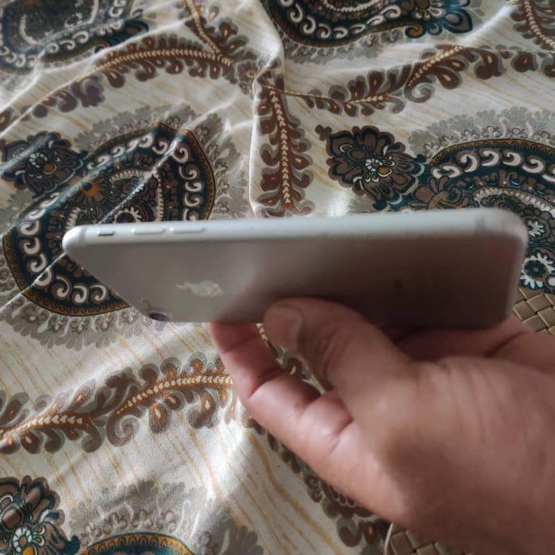 Apple iPhone 7 2