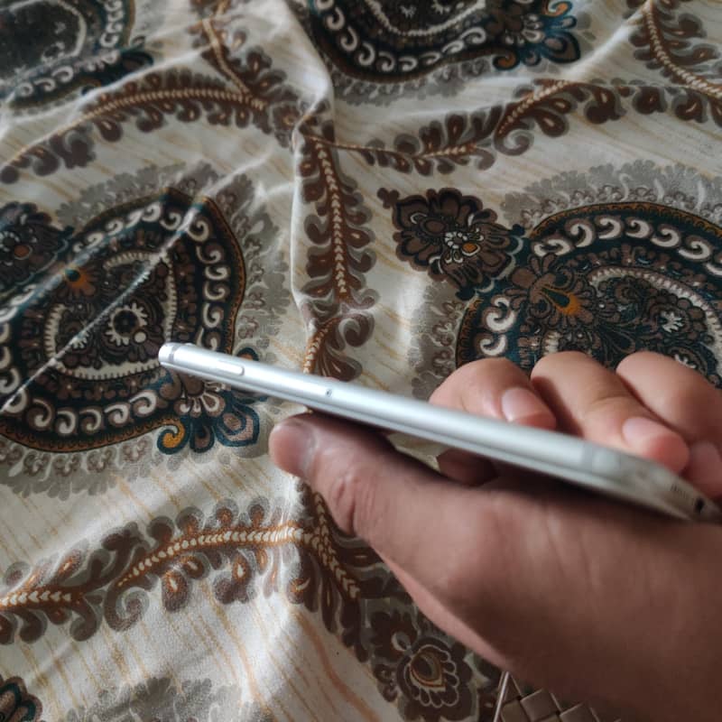 Apple iPhone 7 4