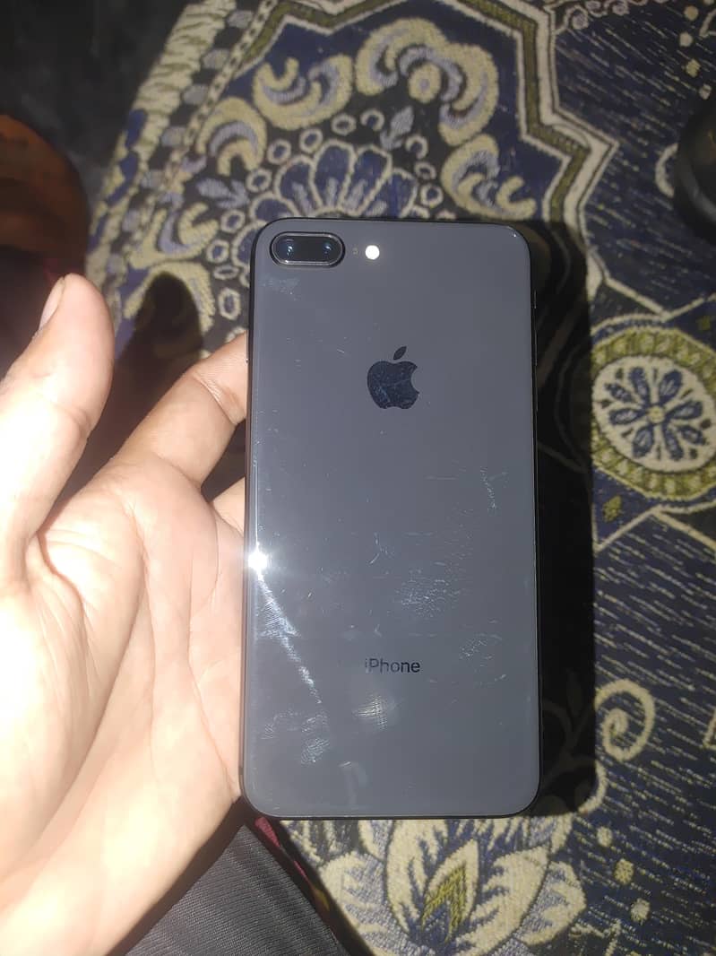 Apple iPhone 8 Plus 0