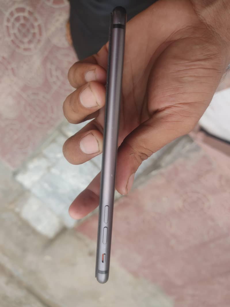 Apple iPhone 8 Plus 4