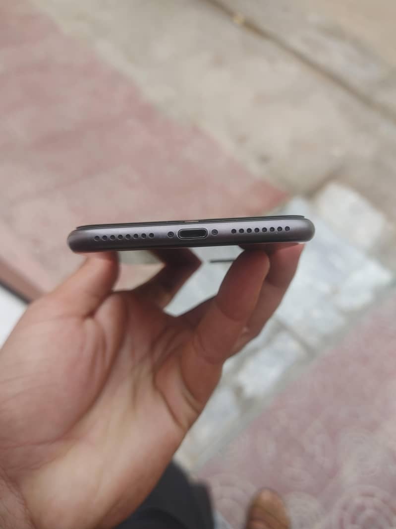Apple iPhone 8 Plus 6