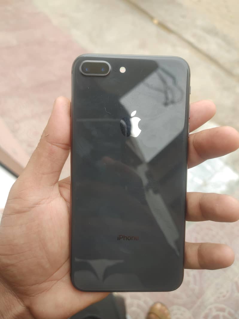 Apple iPhone 8 Plus 9