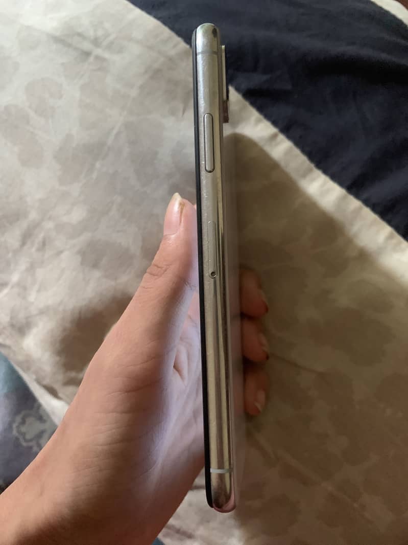 Apple iPhone X 3