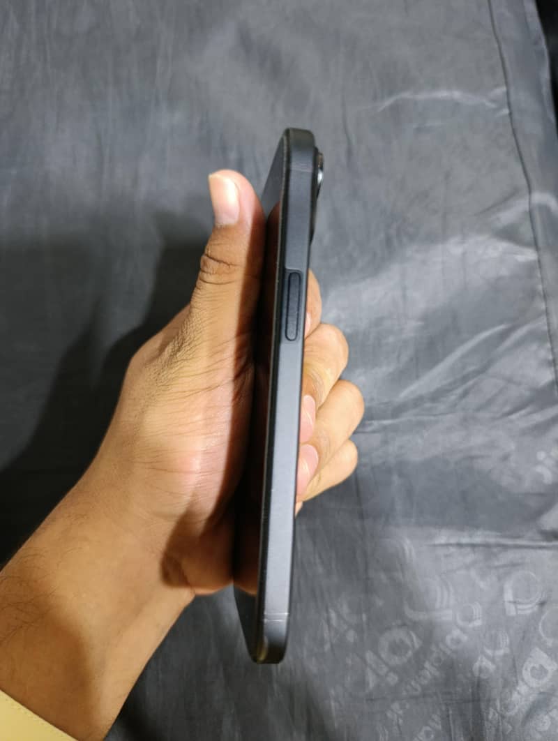 Apple iPhone 15 4