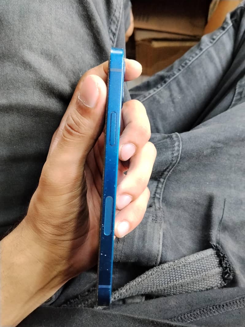 Apple iPhone 12 2