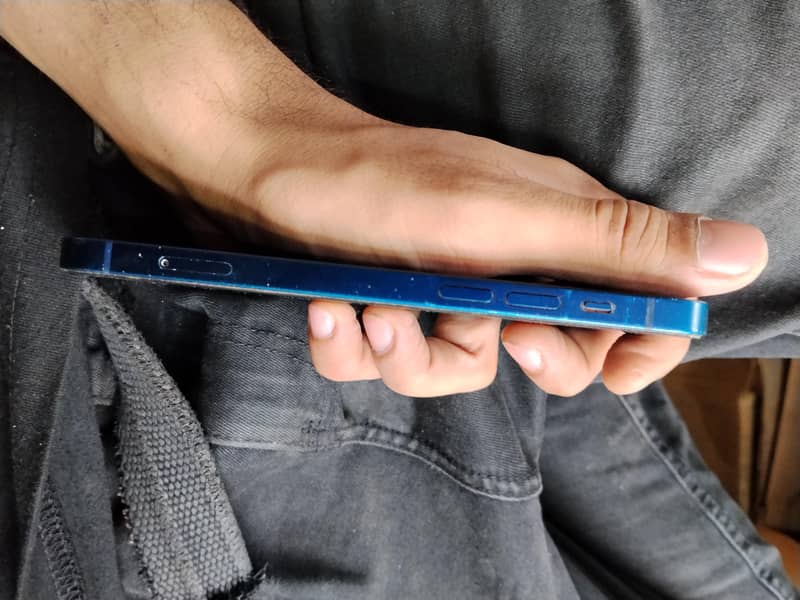 Apple iPhone 12 3
