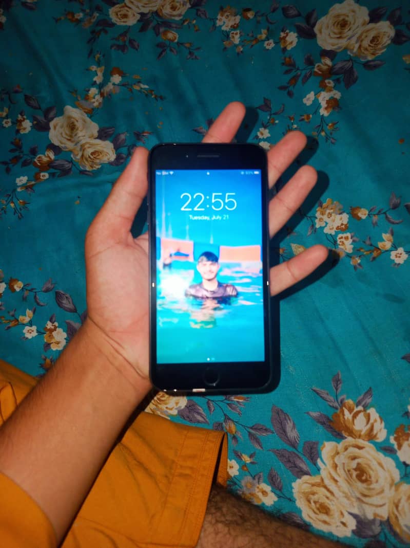 Apple iPhone 7 Plus 2