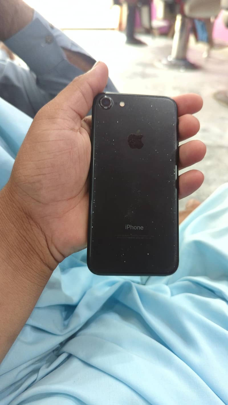 Apple iPhone 7 0