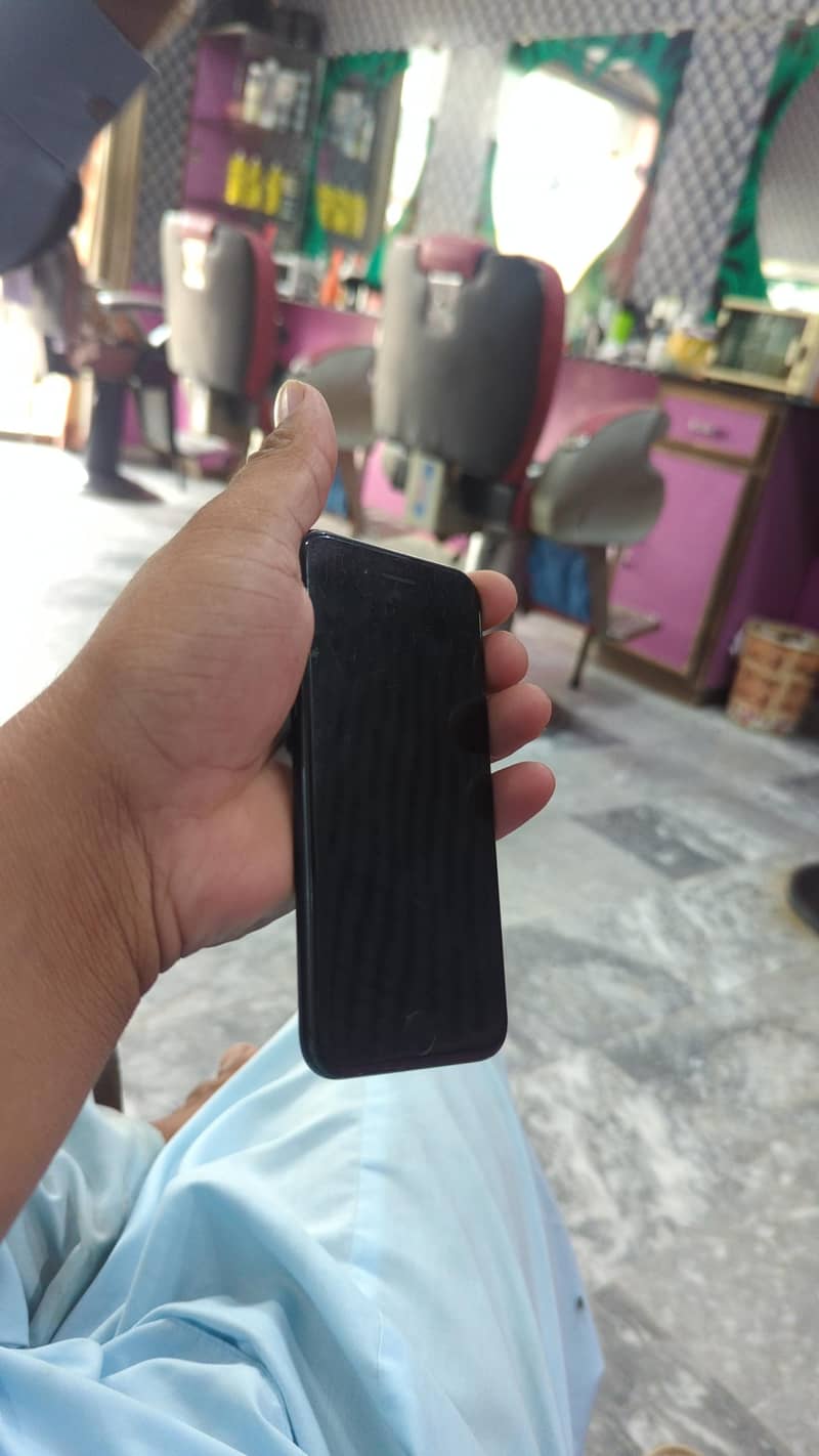 Apple iPhone 7 1