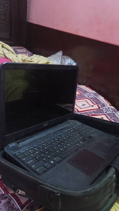 Dell Laptop , core i3 ,4GB Ram big screen, speakers,mouse,bag charger