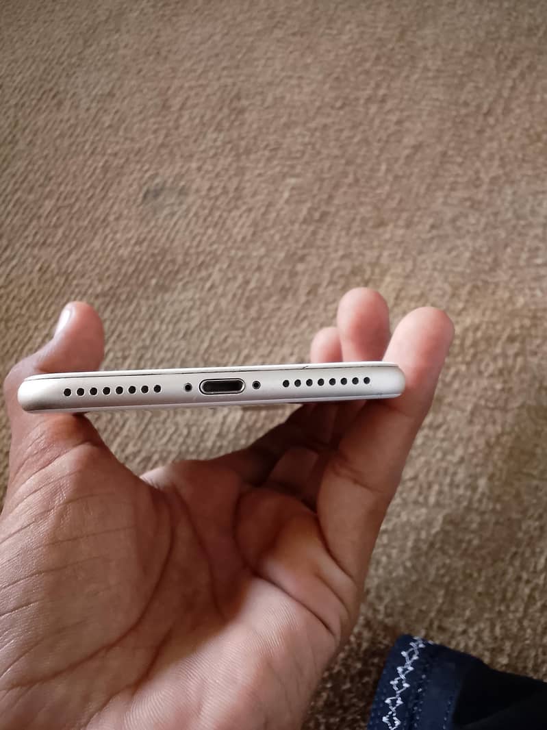 Apple iPhone 7 Plus 2
