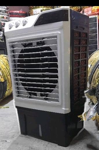 cooler with solar plate