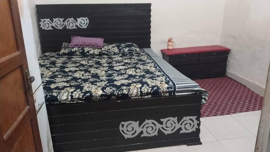bed showcase dressing and table 0