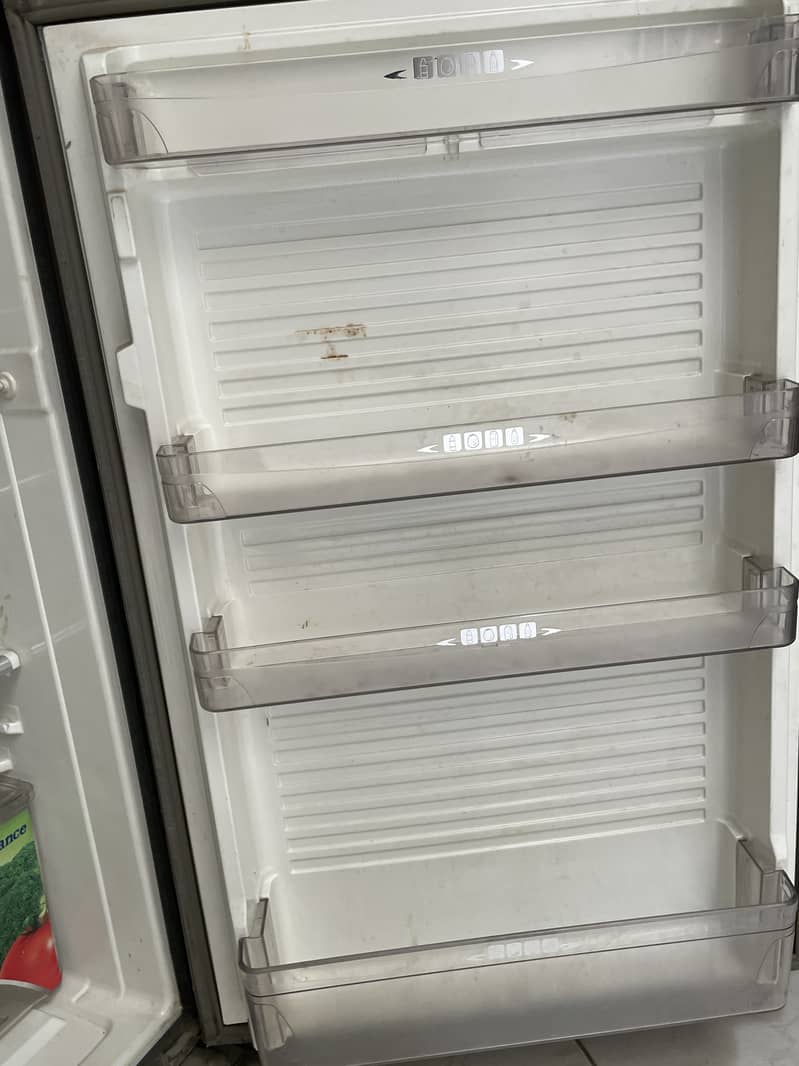Dawlance medium refrigerator in good condition 1
