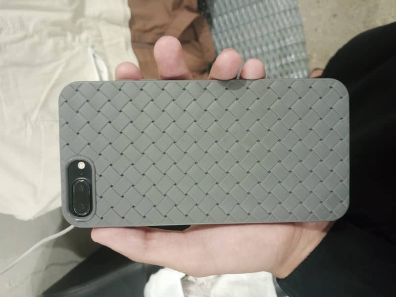 Apple iPhone 7 Plus 2