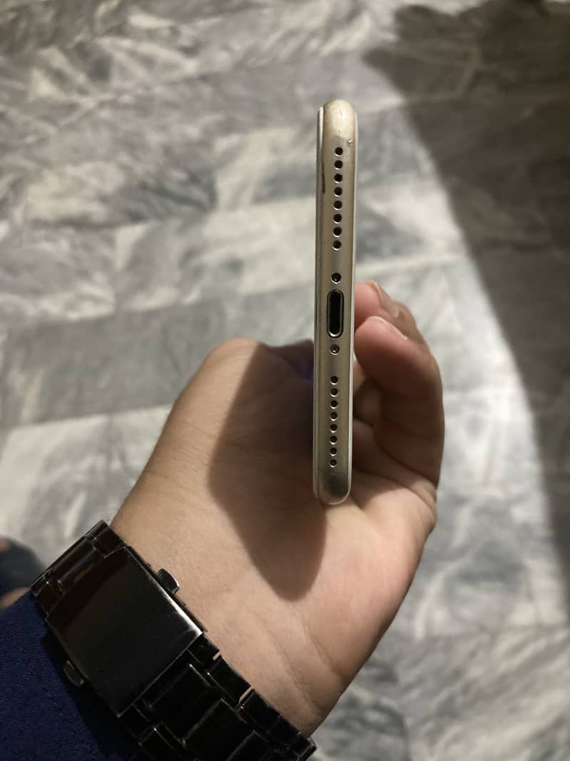 Apple iPhone 7 Plus 2