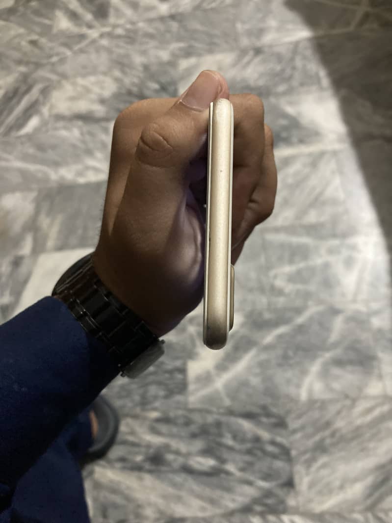 Apple iPhone 7 Plus 5