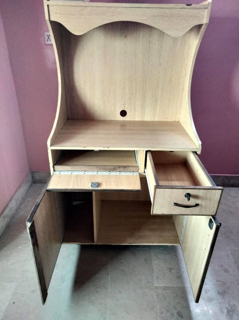 Computer trolley good in condition 2