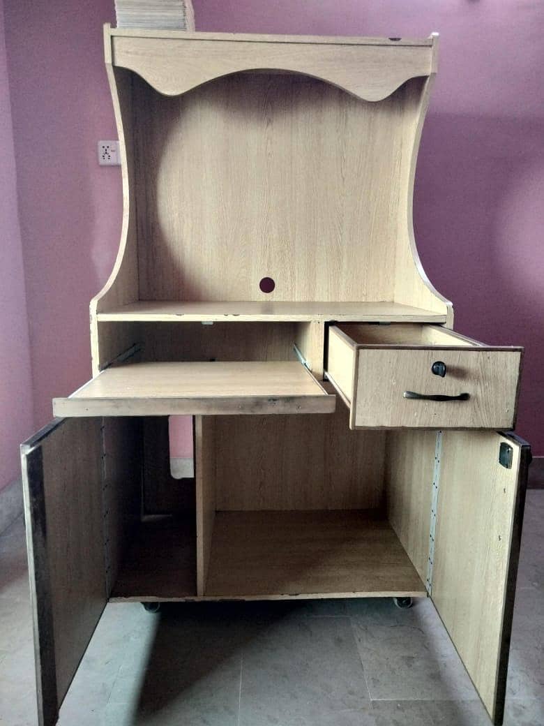 Computer trolley good in condition 3