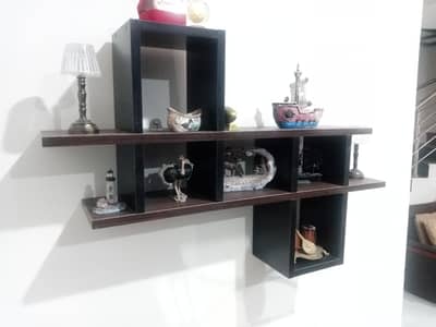 Wall hanging shelf