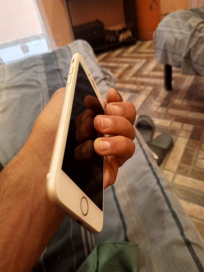 Apple iPhone 7 2