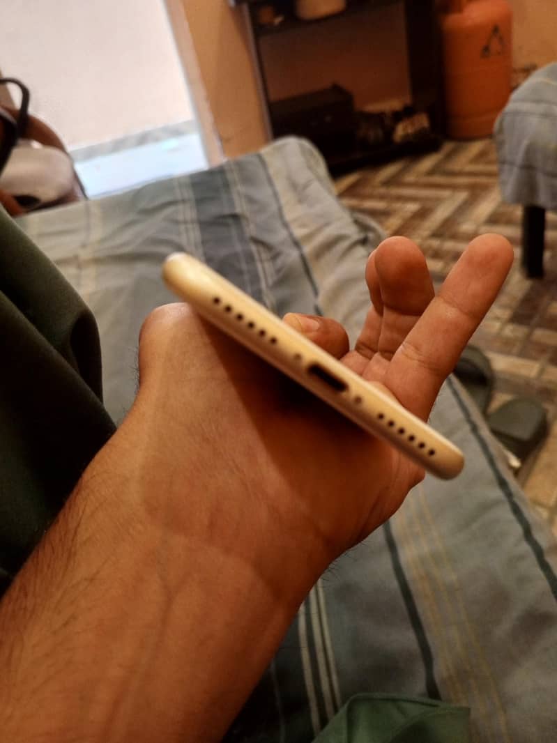 Apple iPhone 7 3
