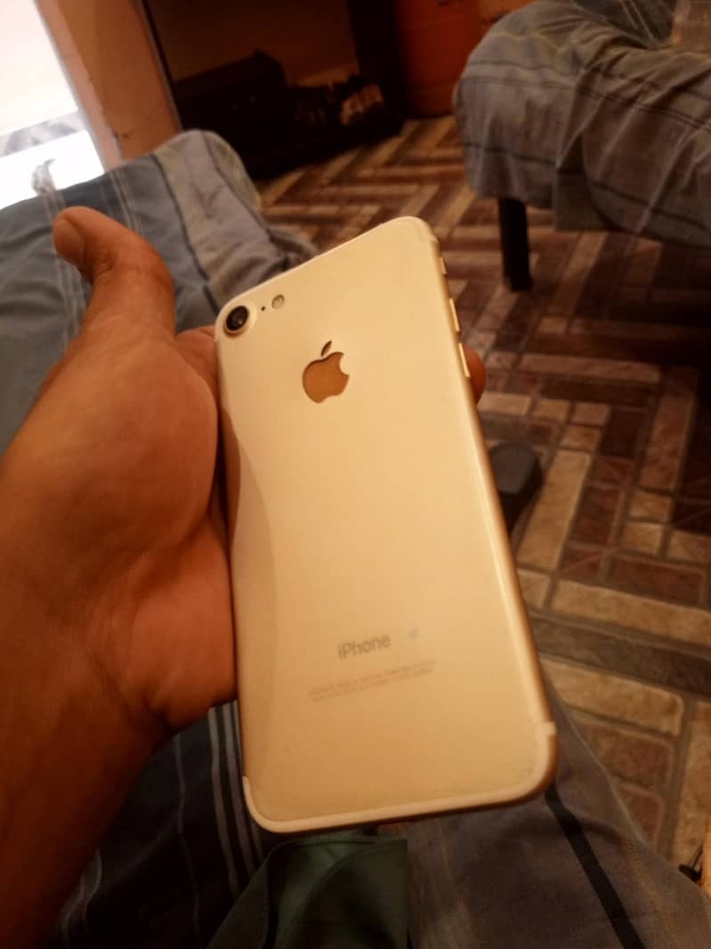 Apple iPhone 7 4