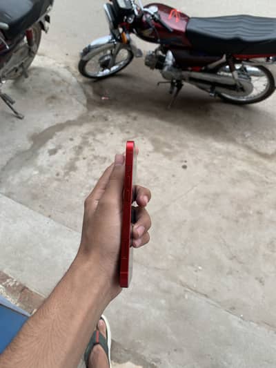 Apple iPhone 13