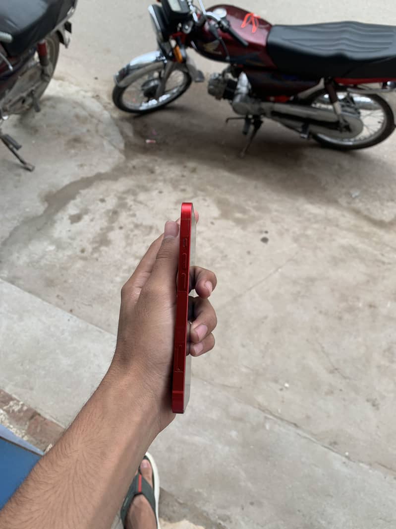 Apple iPhone 13 0