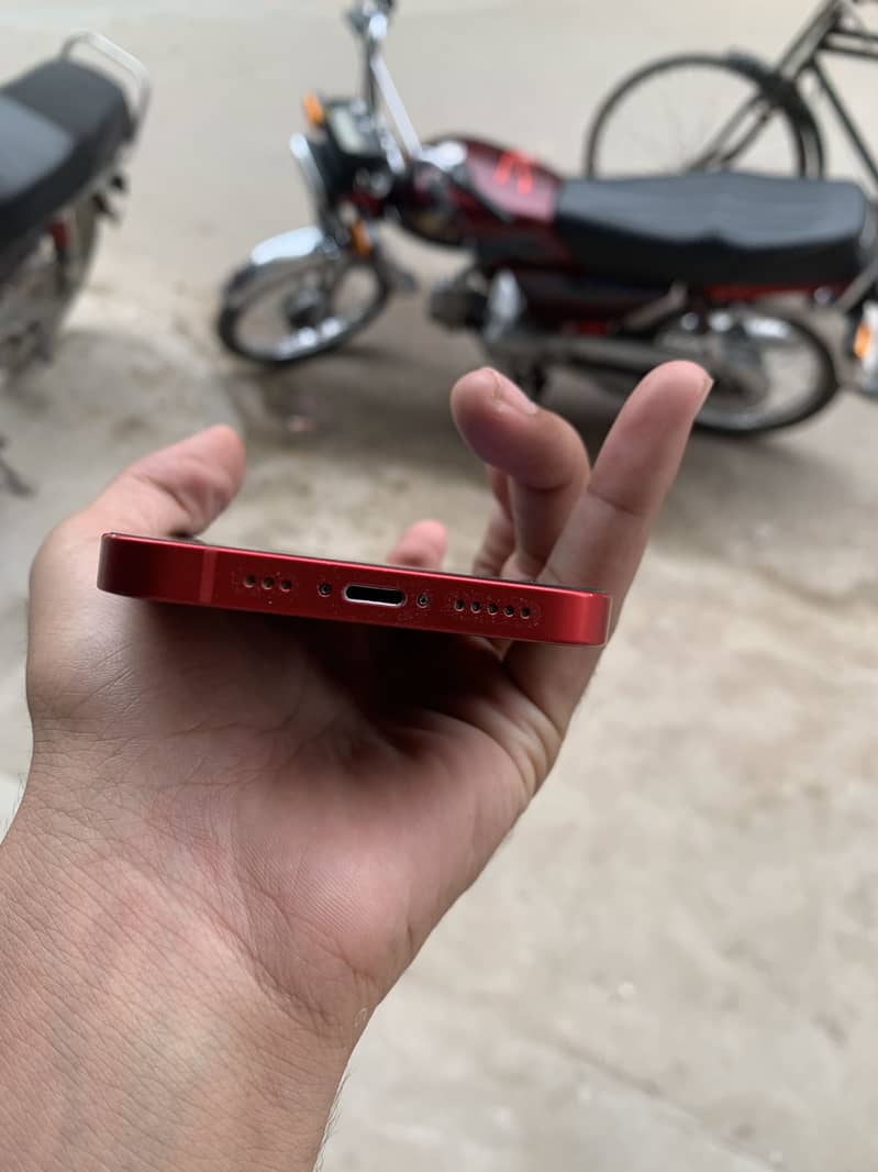 Apple iPhone 13 5