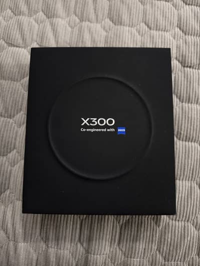 Vivo X300 16/512 Complete Box Dubai Variant (See details below)