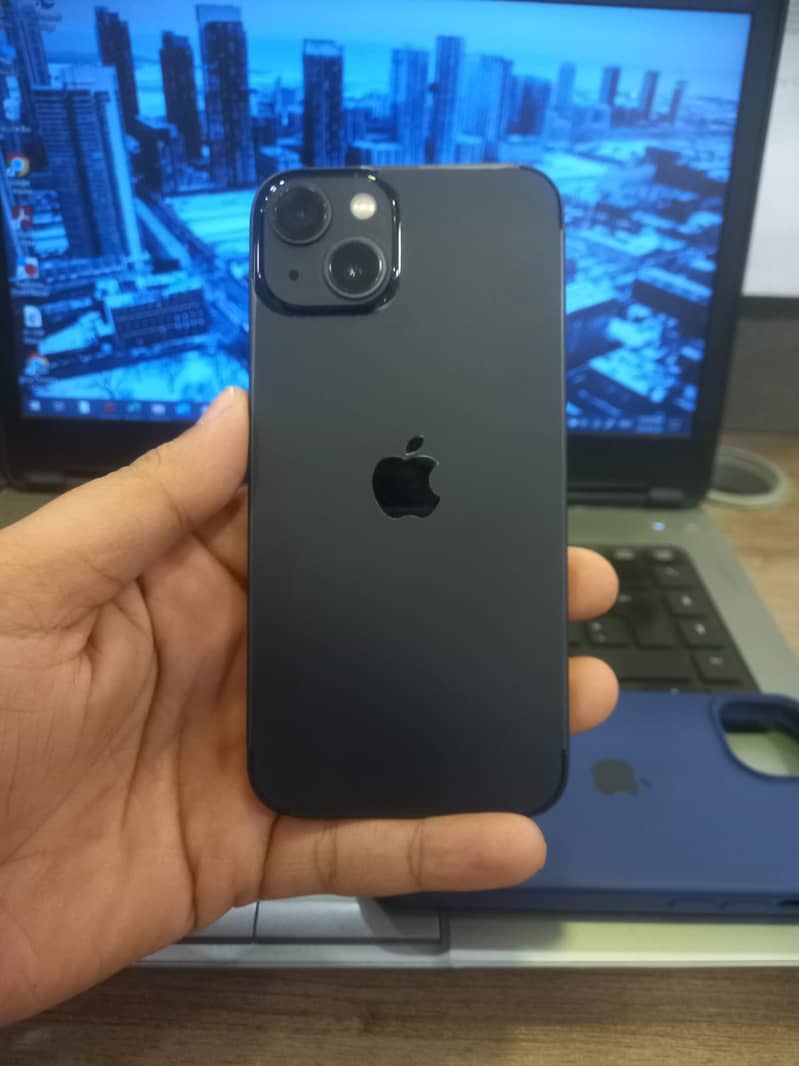 Apple iPhone 13 0