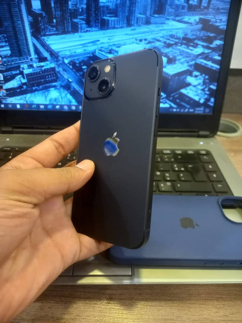 Apple iPhone 13 4