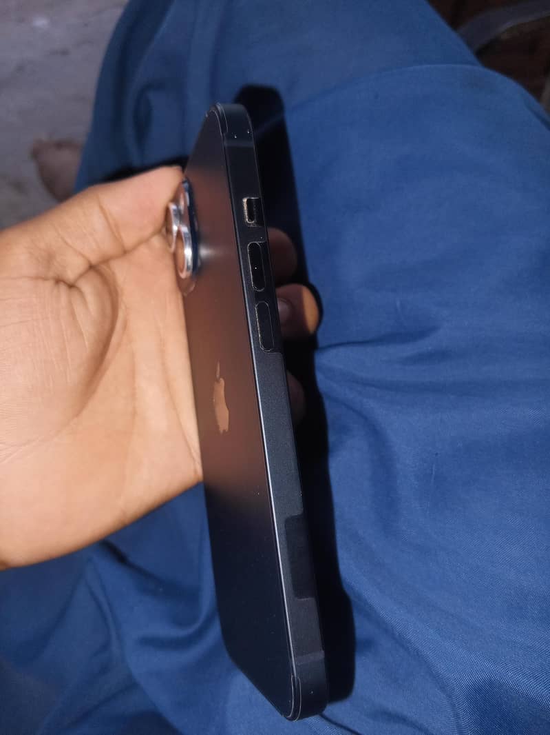 Apple iPhone 14 3