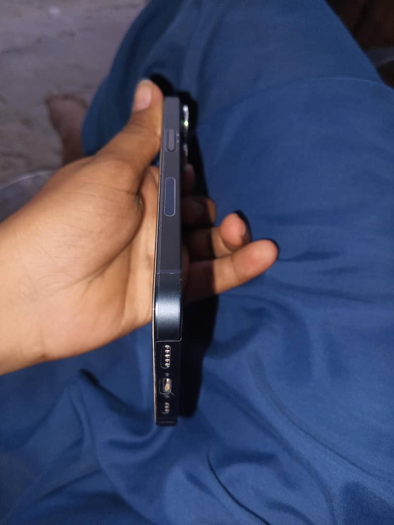 Apple iPhone 14 4