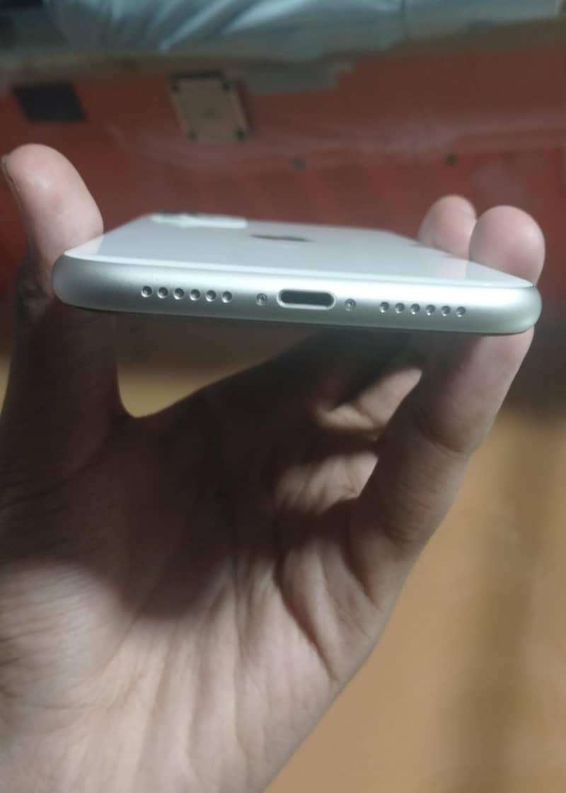 Apple iPhone 11 3
