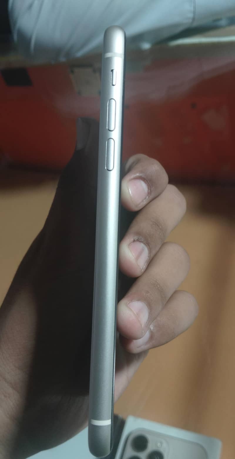 Apple iPhone 11 5
