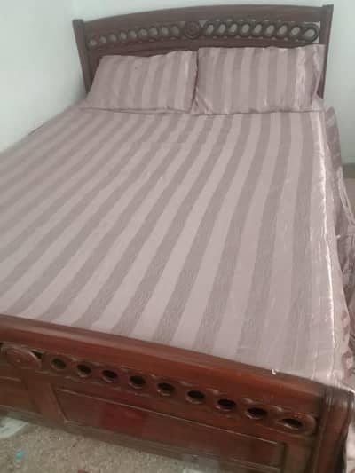 bed with matres